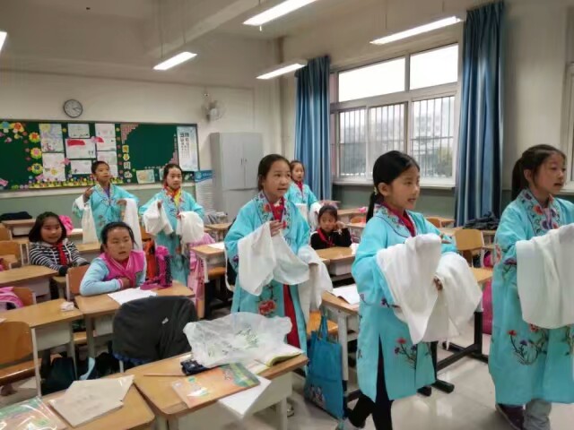 为北京市通州区临河里小学上京剧校本课.jpg