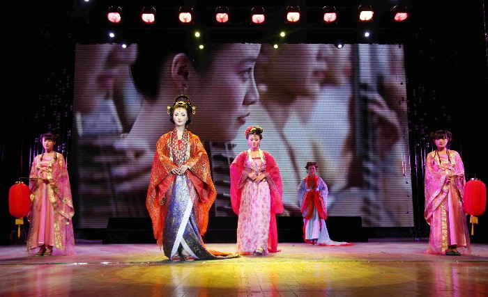 图10  戏美系学生设计影视角色造型展示.jpg