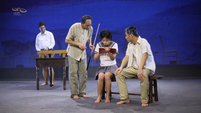 2015级电影电视学院表演班毕业大戏《红色的天空》.jpg