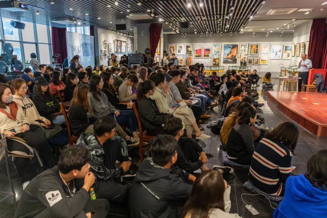 南京大学何成洲教授谈当代欧洲的实验剧场.jpg
