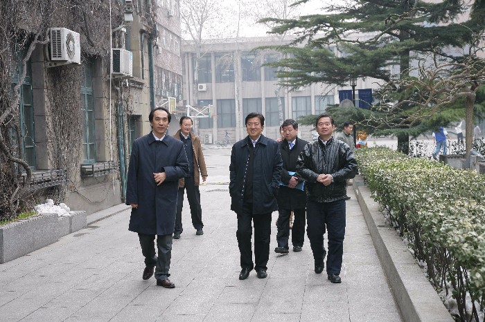 3-迎接教育部副部长杜玉波视察.jpg
