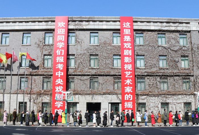 考核方向及对口院校专业的戏剧影视美术设计专业和中央戏剧学院类似