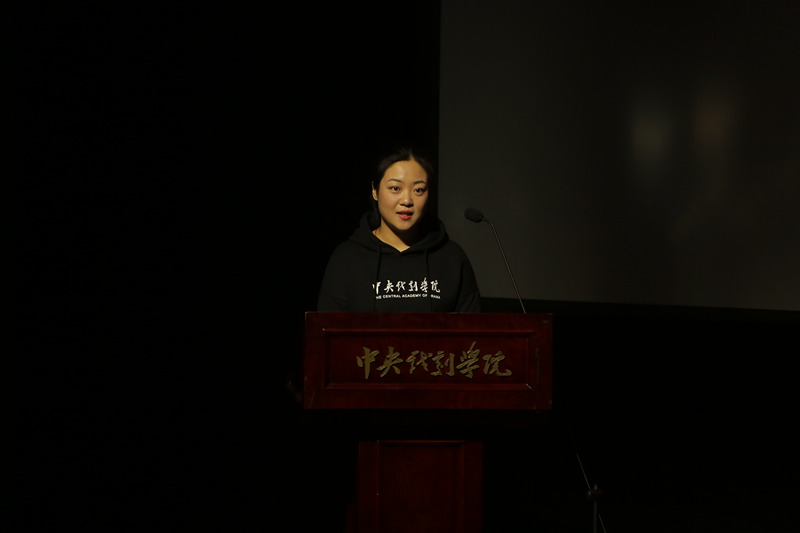 获奖学生代表李敏发言_副本.jpg